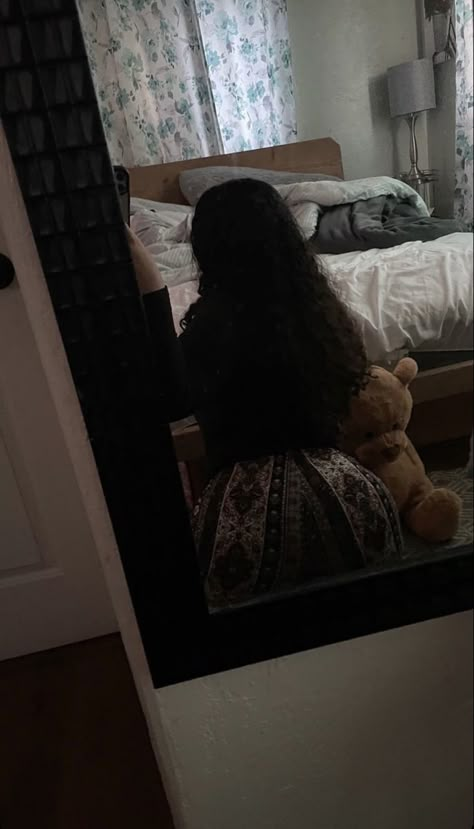 Arch Pics Mirror Snap, Arch Snap Pics, Latina Mirror Selfie Gyat, Mirror Bootie Pic, Latina Pics For Fake Account, Back Arching Pose Snap, Thigh Pic Ideas Mirror, Risky Photo Poses, Arch Pics Snap Mirror No Face