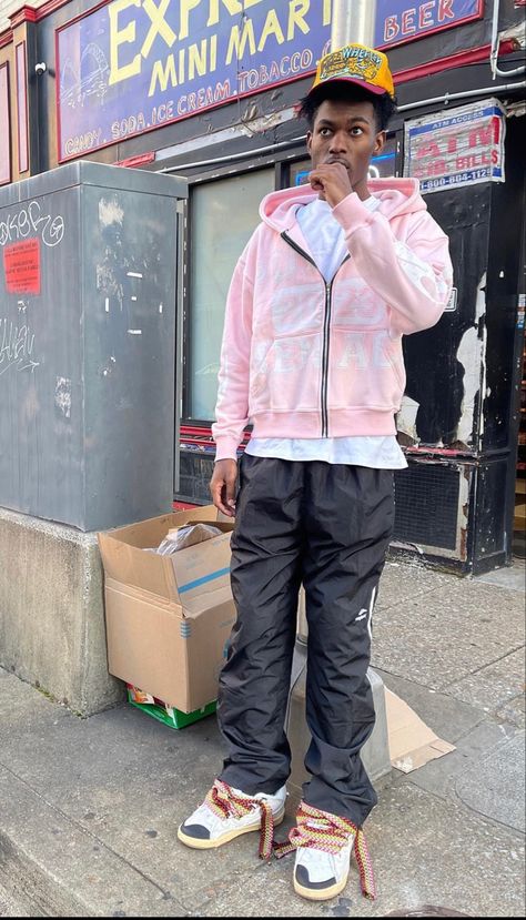 Pink Outfit Ideas Men, Pink And Black Outfit Men, Men Pink Outfit, Streetwear Outfit Ideas Men, Pink Streetwear Outfit, Pink Outfit Men, Pink Hoodie Outfit, Pink And Black Outfit, Streetwear Outfit Men