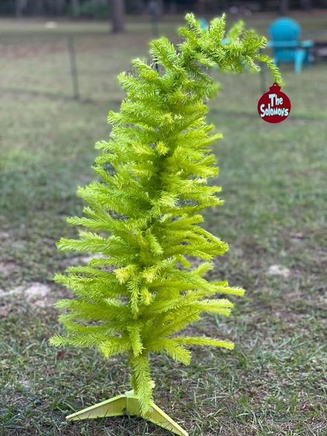 Diy Grinch Tree How To Make, Grinch Christmas Tree Diy, Dollar Tree Grinch Ideas, Diy Grinch Tree, Diy Grinch, Dollar Tree Crafts Diy, Grinch Tree, Grinch Trees, Grinch Christmas Tree