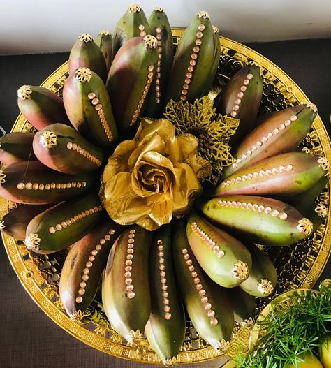 Pineapple Plate Decoration, Varusai Thattu Decoration, Jewellery Plate Decoration, Seer Plate Decoration, Banana Plate Decoration, Coconut Plate Decoration, Seer Plate Decoration Ideas, Poonal Decoration, Plate Decorations Engagement