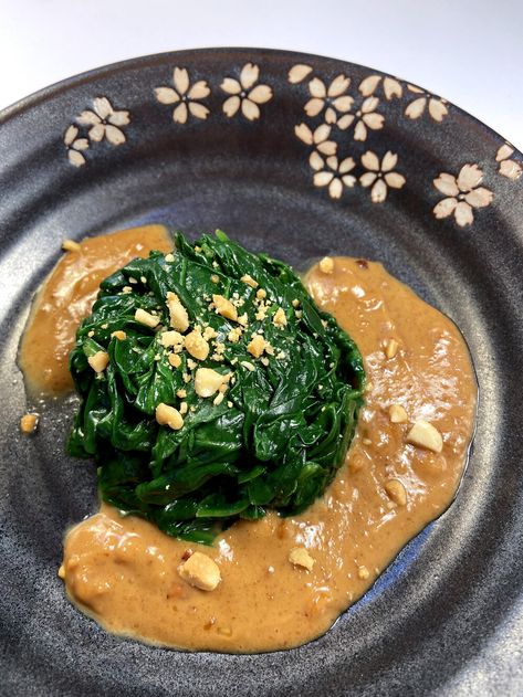 Japanese Spinach, Spinach Dish, Peanut Curry, Peanut Salad, Pink Flower Design, Hawaiian Dishes, Southern Fried Chicken, Japanese Dishes, Peanut Sauce