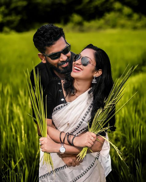 Kerla Love Couple Images, Kerla Love Couples, Couple Pic Indian, Couple Stills, Young Couples Photography, Marriage Photo, Pre Wedding Photoshoot Props, Beautiful Eyes Images, Wedding Photoshoot Props