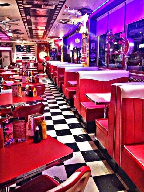 Diner Aesthetic, Cheaper By The Dozen, 50s Diner, Diner Decor, Aesthetic Cafe, Vintage Diner, Retro Cafe, Retro Diner, American Diner