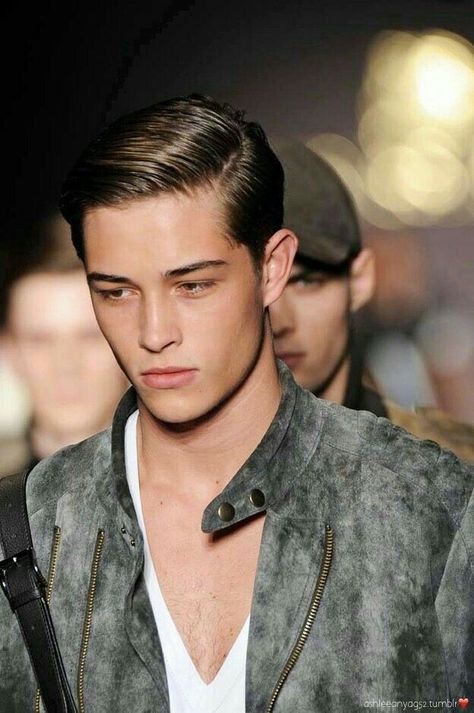 Chico Lachowski Hair, Francisco Lachowski Young, Hollister Models, Chico Lachowski, Haircut For Face Shape, Male Model Face, Iconic Models, Asian Haircut, American Lifestyle