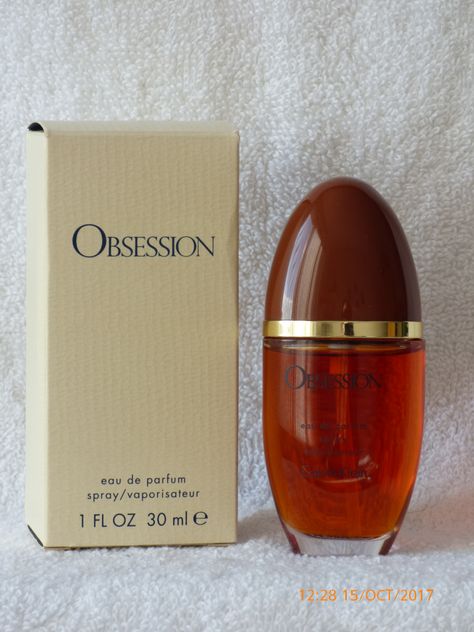 Calvin Klein Obsession Perfume, Obsession Perfume, Estee Lauder Perfume, Vintage Parfum, Calvin Klein Obsession, Old Perfume Bottles, Perfume Organization, Perfume Bottle Art, Perfume Floral