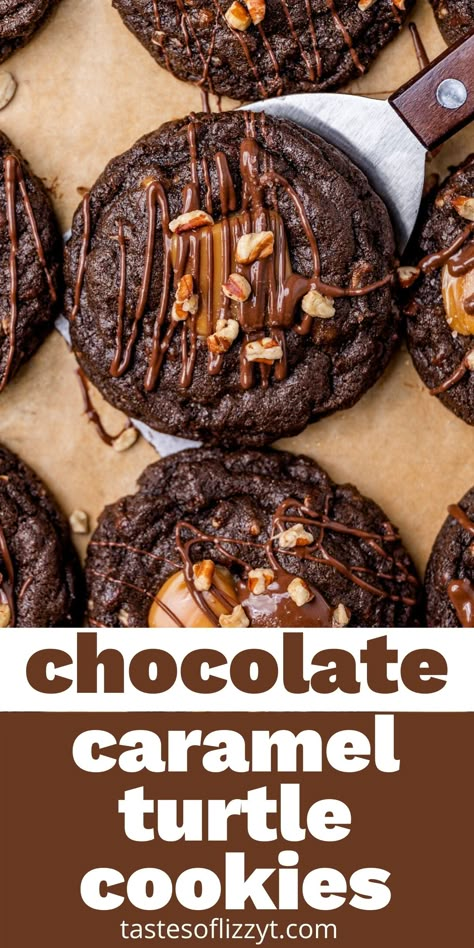 Moist, chewy, and full of chocolate, these Double Chocolate Turtle Cookies are complete with pecans and caramel. Best served warm & gooey. Caramel Pecan Cookies, Salted Caramel Pretzels, Cookies Stuffed, Chewy Chocolate Cookies, Turtle Cookies, Caramel Pretzels, Pecan Cookies, Caramel Cookies, Caramel Pecan