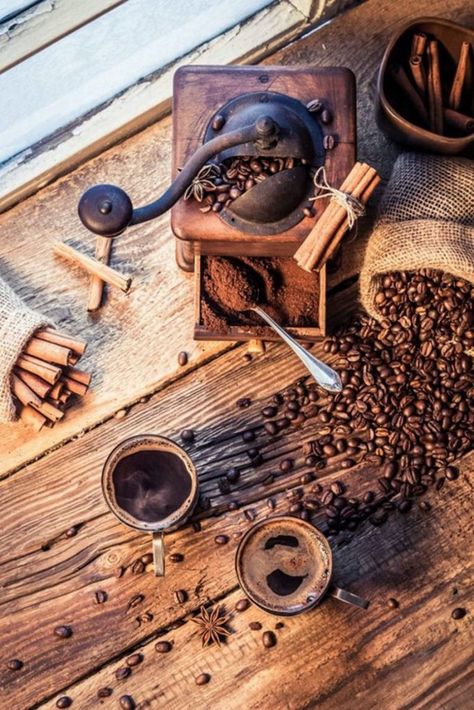 Coffee World, Coffee Pictures, Coffee Photography, Chocolate Coffee, Coffee Cafe, Coffee Grinder, Coffee Love, Vintage Coffee, Coffee Art