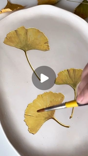 Mayco Jungle Gems Combinations, Ceramic Leaves Pottery, Hand Painted Pottery Plates, Ceramic Plate Painting Ideas, Pottery Painting Inspiration, Leaf Pottery, Glazing Pottery, Leaf Clay, Clay Videos