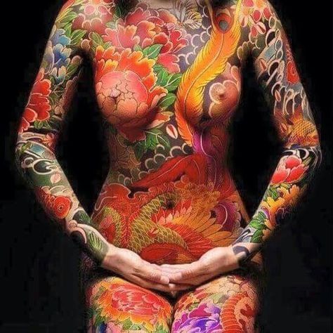 Traditional Japanese Tattoo Designs, Female Body Paintings, Galaxies Wallpaper, Tattoed Women, Japanese Tattoo Designs, Different Tattoos, Women's Tattoo, Back Tattoo Women, Japanese Tattoo