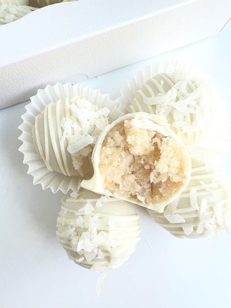 Coconut Cake Pops Recipe, Best Cake Pop Flavors, Cake Balls Flavors, Coconut Cake Pops, Coconut Cake Balls, Cake Ball Recipe, Best Coconut Cake, Cake Pop Flavors, Recipe Printable