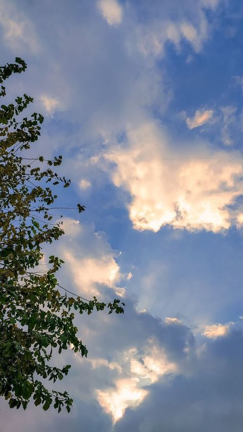 Pretty Blue Sky Aesthetic, Sky Aesthetic Story, Aesthetic Pictures For Instagram Feed, Pretty Clouds Aesthetic, Blue Instagram Theme, Blue Clouds Aesthetic, Manila Aesthetic Night, Clouds Aesthetic Wallpaper, Blue Sky Aesthetic