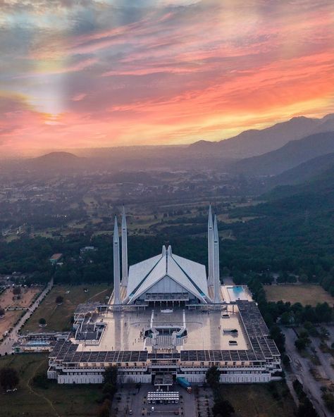 Faisal Mosque Aesthetic, Faisal Masjid, Shah Faisal Mosque, Mosque Aesthetic, Faisal Mosque, Double Breasted Suit Men, Pakistan Pictures, World Attractions, Peer E Kamil