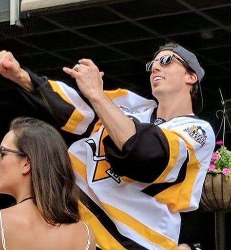 Always having fun Marc Andre Fleury Funny, Marc Andre Fleury, Pittsburgh Pride, Nhl Playoffs, Hockey Stuff, Marc Andre, Ice Hockey Players, Penguins Hockey, Aesthetic People