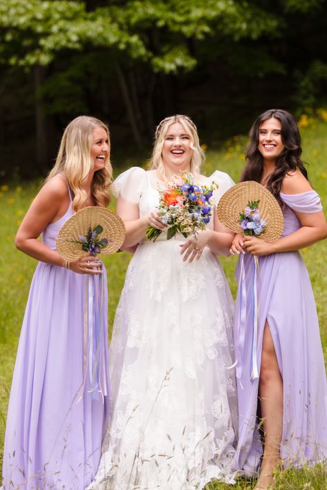 Eco friendly alternative to bouquets for bridesmaids. Modern bride uses fans for bridesmaids. Bridesmaids Not Holding Flowers, Bridesmaid No Flowers, Bridesmaid Unique Bouquet, Bridesmaid Fan Bouquet, Alternative To Flowers For Bridesmaids, Bridesmaids With Fans, No Bouquet Bridesmaid, Alternative To Bouquets For Bridesmaids, Bridesmaid Fans Bouquet