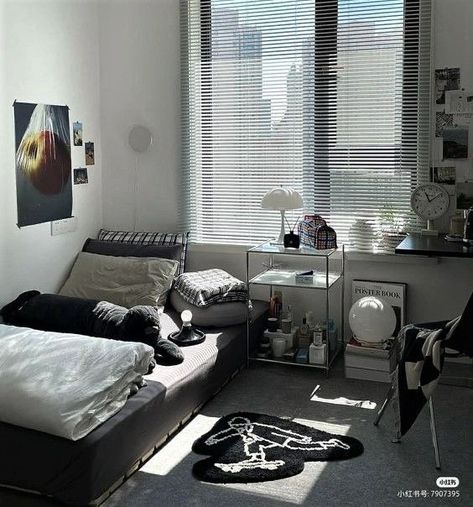 Aesthetic Bedroom Black, Mens Bedroom Aesthetic, Black Minimalist Room, Room Aesthetic Ideas, Glamorous Home, Mens Bedroom Decor, Bedroom Decoration Ideas, Lights Decor, Bedroom Bliss