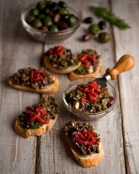 Olive Tapenade - Olive Tapenade Recipe, Tapenade Recipe, Bruschetta Toppings, Christmas Easy, Olive Tapenade, Healthy Christmas, Snacks Für Party, Great Appetizers, Tapenade