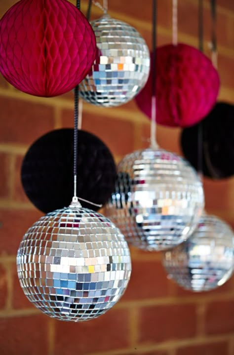 Grammy Awards Party Ideas, Party Ideas Disco, Disco Theme Parties, Bollywood Theme Party, 70s Party Theme, Disco Theme Party, Strawberry Fizz, Disco Birthday Party, Disco Party Decorations