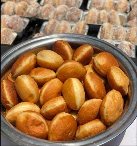 The trending milky donuts😍 #bakedwithlove #donutlover #tiktok #surprise #foodtrayabuja Food Trays, Donuts, Quick Saves