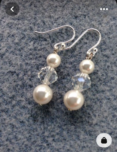 Homemade Pearl Earrings, Earings Diy Aesthetic, Homemade Earrings Beads, Diy Simple Earrings, Cute Bead Earrings, Handmade Beaded Earrings Ideas, Pearl Beaded Earrings, Easy Earrings To Make, Homemade Earrings Ideas