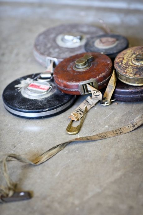 ♥ Sewing Tape Measure, Vintage Sewing Notions, Old Sewing Machines, Antique Sewing Machines, Tape Measures, Antique Tools, Vintage Sewing Machines, Old Tools, Pattern Ideas