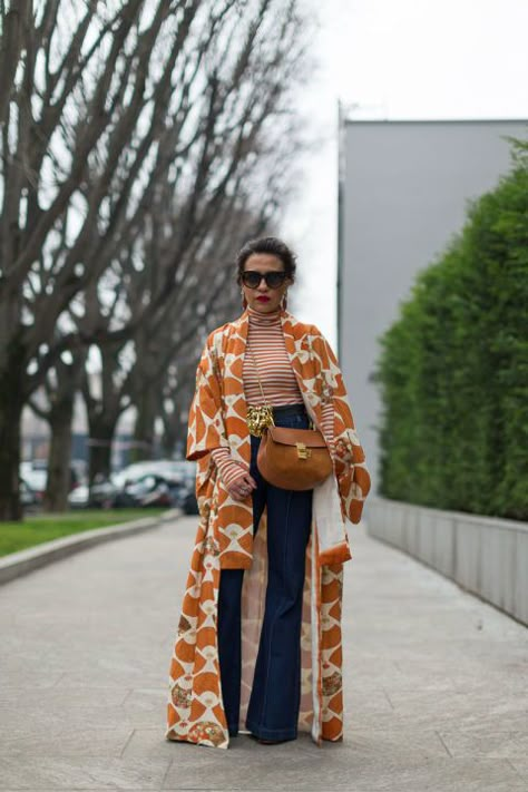 Image Via: Harper's Bazaar Kimono Inspired Outfit, Winter Kimono, Milan Fashion Week Street Style, Moda Denim, Street Style 2016, Kimono Outfit, Mode Kimono, Milan Street Style, Kimono Coat