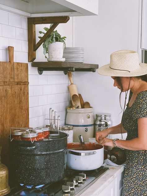 Canning Vegetables And Fruits - The Essentials You Need To Know Plus Delicious Recipes! - Azure Farm Canning Aesthetic, Ariel Core, Can Vegetables, Canning Photography, Canning Water, Can Tomatoes, Lake Property, Ball Canning, Happy Future