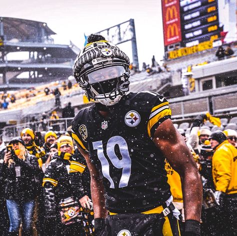 Nfl Player Tattoos, Terrible Towel, Steelers Win, Football Swag, Pittsburgh Steelers Players, Football Drip, Steelers Country, Nfl Football Helmets, Steelers Baby