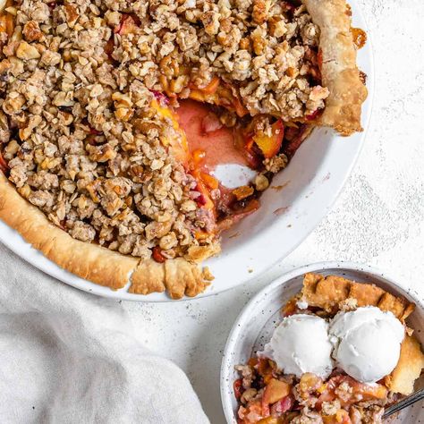 Easy Vegan Peach Pie with Crumble Topping Peach Pie Vegan, Vegan Peach Pie, Peach Crumb Pie, Pie With Crumble Topping, Peach Crumble Pie, Vegan Pies, Lemon Juice Recipes, Fresh Peach Pie, Crumb Pie