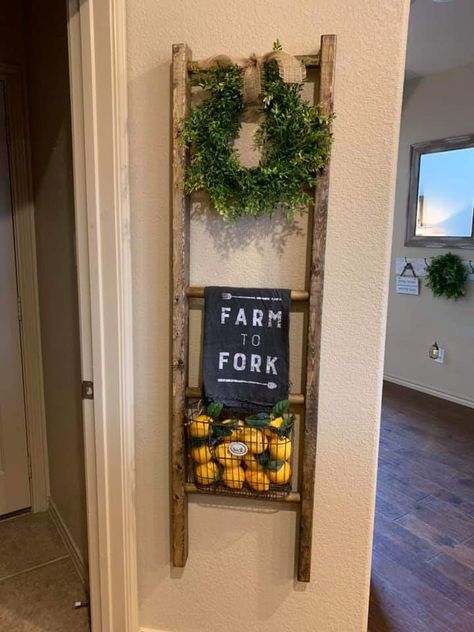 Short Ladder Decor Ideas, Small Ladder Decor Ideas, Small Ladder Decor, Kitchen Ladder Decor, Farmhouse Ladder Decor, Old Ladder Decor, Rustic Ladder Decor, Wooden Ladder Decor, Ladder Decoration