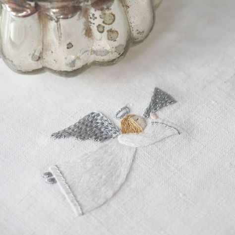 Simple White Gown, Embroidery Angel, Jar Lid Cover, Long Haired Miniature Dachshund, Embroidery Mini, Driving Home For Christmas, Cottage Quilt, Hand Embroidery Kits, White Gown