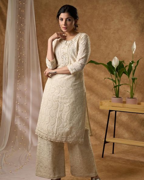 This exclusive embroidered hakoba kurta comes with the option of a pant for a complete, stylish outfit. Made with high-quality materials and intricate embroidery, it is perfect for any occasion. Elevate your wardrobe with this unique piece. #sujatra #sujatraglobal #sujatrakurtis #embroideredkurta #embroidery #hakoba #hakobakurta #bellbottom #kurtapantset #fresharrivals Red Kurta, Kurta With Pants, Stylish Outfit, Intricate Embroidery, Bell Bottoms, Unique Pieces, Stylish Outfits, Embroidery, Wardrobe