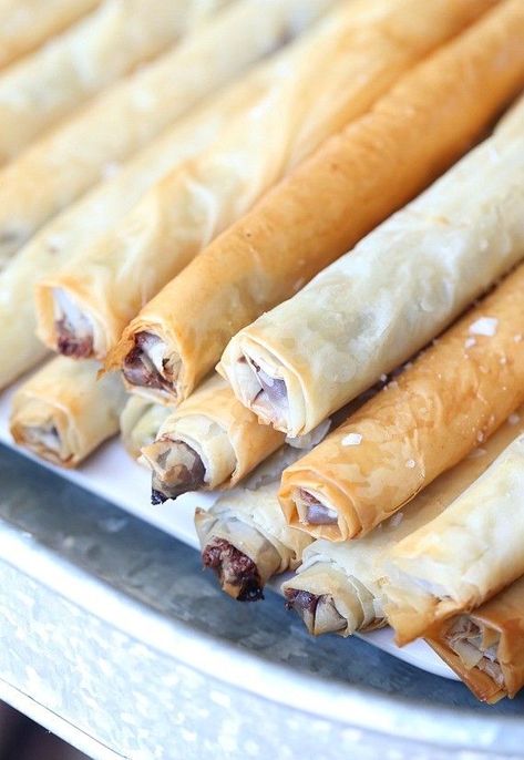 Salty Nutella Cigarsgoodhousemag Philo Dough, Phyllo Dough Recipes, Phyllo Recipes, Nutella Recipes Easy, Cookies And Cups, Nutella Desserts, Nutella Spread, Whoopie Pie, Nice Recipes