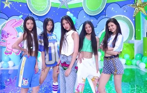 Newjeans Attention Stage Outfit, Attention New Jeans Outfit, Newjeans Attention Outfit, Newjeans Stage Outfit, New Jeans Attention, Bp Outfits, Kpop Concept, Kpop Fits, Fits Aesthetic