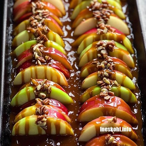 Sheet Pan Caramel Apples Sheet Pan Apples, Sliced Apples With Toppings, Apple Slices Dessert, Apple Slices With Caramel, Sheet Pan Caramel Apple Slices, Candied Apple Slices, Sheet Pan Caramel Apples, Sliced Caramel Apples, Carmel Apple Sheet Pan