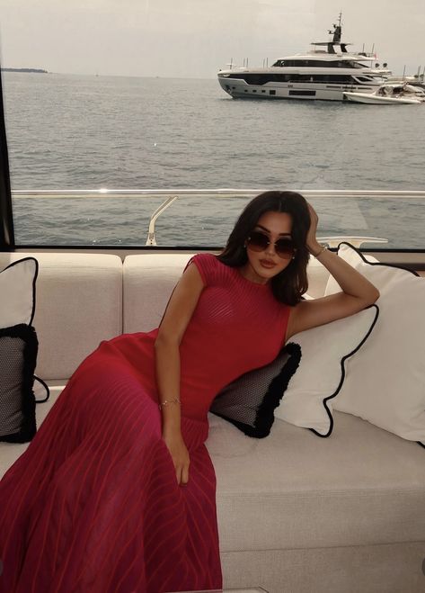 Jasmin Tookes, Yacht Outfit, Mode Hippie, Aesthetic 2024, Rich Girl Aesthetic, Cruise Outfits, Classy Aesthetic, Virtual Stylist, Future Lifestyle