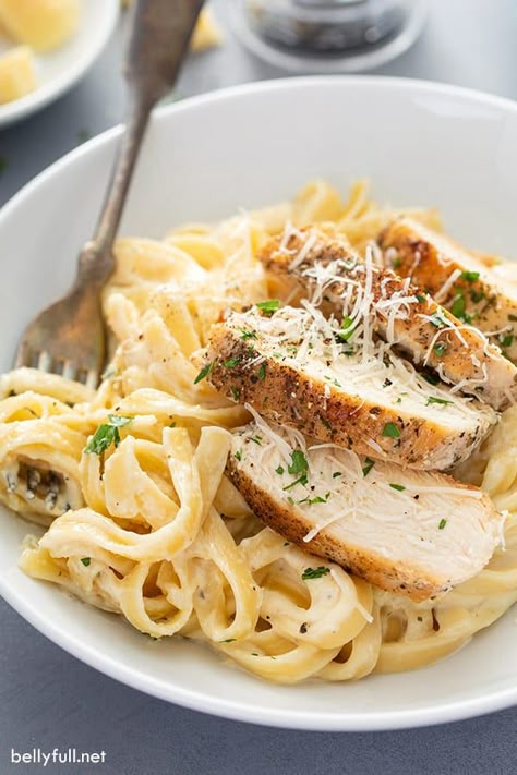 Chicken Alfredo Recipe {Easy and Amazing!} - Belly Full Simple Chicken Alfredo Recipe, Homemade Chicken Alfredo, Chicken And Pasta, Chicken Fettuccine Alfredo, Chicken Fettuccine, Chicken Tetrazzini, Chicken Alfredo Recipes, Chicken Alfredo Pasta, Seasoned Chicken