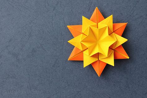 Origami Sun Sea Origami, Origami Sun, Advanced Origami, Eclipses Art, School Displays, Costura Diy, Diy Paper Crafts Decoration, Origami Stars, Sun Art