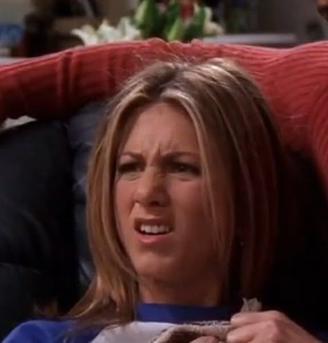 Funny Rachel Green, Friends Show Mood Pics, Jennifer Aniston Funny Face, Rachel Green Mood, Friends Reaction Pics, Rachel Green Funny, Friends Dialogues, Rachel Green Quotes, Green Cheesecake