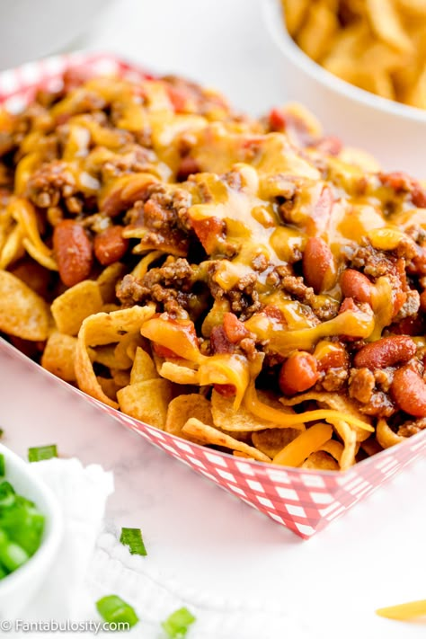 This Frito Chili Pie is so easy! #frito #chili #fritopie #fritochilipie #fritos #walkingtacos Frito Bag Chili, Chili Pie Frito, Fritos Scoops Recipes, The Best Frito Pie, Upside Down Frito Pie, Dinners With Chili, Chili Fritos Recipe, Frito Pie Bar Parties, Fritos And Chili