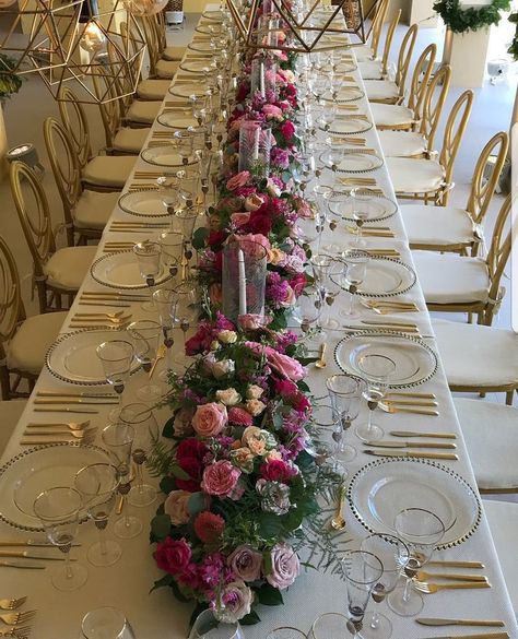 Vip Dinner Table Settings, Vip Wedding Table, Proposal Dinner Table Settings, Vip Table Wedding, Engagement Party Table, Floral Table Setting, Design Home Ideas, Wedding Table Layouts, Wedding Lunch