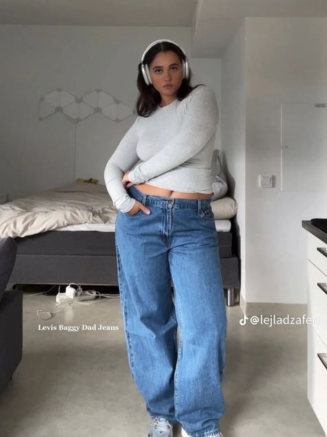 Clothing Styles Midsize, Winter Clothes Midsize, Aesthetic Fit Inspo Mid Size, 210 Pounds Woman, 185 Pounds Woman, Medium Size Winter Outfits, Mid Size Fashion Going Out, Low Rise Plus Size Outfit, Plus Size Outfits For College