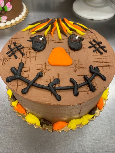 Fall Cake Walk Ideas, Fall Round Cake Ideas, Scarecrow Cake Ideas, Fall Inspired Cakes, Fall Cake Decorating Ideas Simple, Fall Buttercream Cakes, Thanksgiving Mini Cakes, Easy Fall Cake Decorating Ideas, Fall Cookie Cake Designs