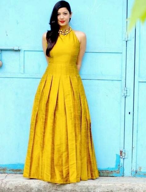 55 Indian Wedding Guest Outfit Ideas || What to Wear to Indian Wedding | Bling Sparkle Outfit Ideas Indian, For Wedding Guest Outfit, Indian Wedding Guest Dress, Wedding Guest Outfit Ideas, Ceremony Outfit, Dress Kurti, Haldi Ceremony Outfit, Yellow Wedding Dress, Indian Wedding Dresses