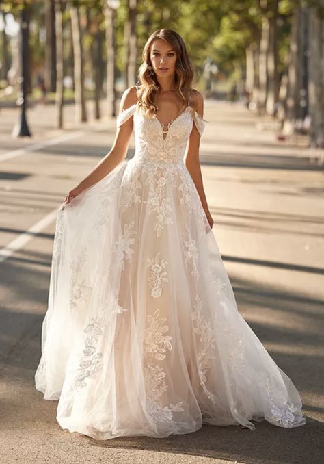 Rustic Wedding Dresses Country, Pretty Wedding Dresses, Cute Wedding Dress, Rustic Wedding Dresses, Country Wedding Dresses, Dream Wedding Ideas Dresses, A Wedding Dress, A Line Gown, Beautiful Wedding Dresses