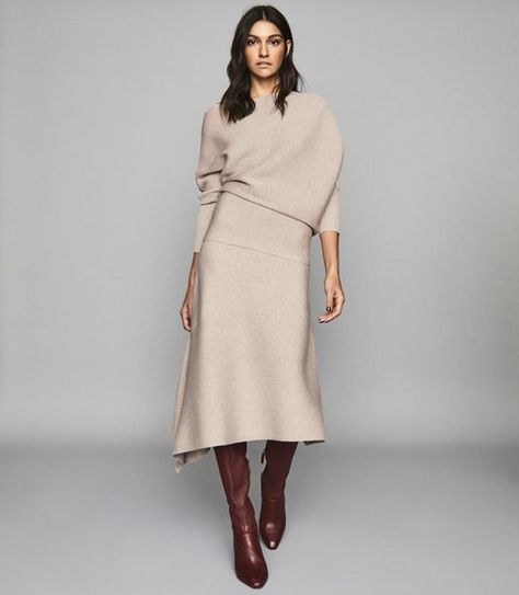 Patterned Midi Dress, Cooler Look, Looks Chic, 가을 패션, Fashion Editor, Looks Style, Knit Skirt, A Dress, Brown Boots