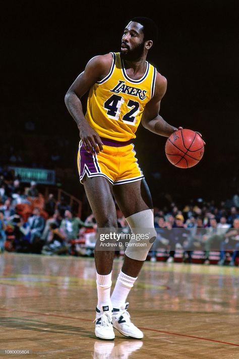 Lakers Players, Showtime Lakers, James Worthy, Kareem Abdul, Basketball History, Nba Logo, Basketball Legends, Shaquille O'neal, Basketball Pictures