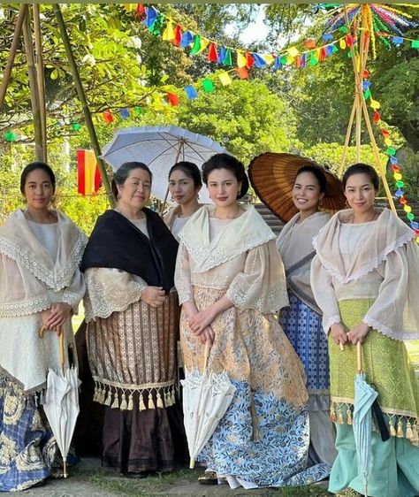 Philipiniana Costume, Filipiniana Baro't Saya, Philippine Clothing Traditional, Barot Saya Traditional Dresses, Philippines Culture Traditional Dresses, Maria Clara Costume, Philippine Traditional Clothes, Philippine Clothes, Traditional Philippine Clothing