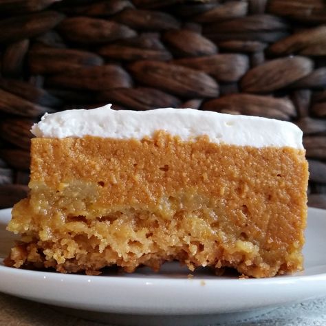 Pumpkin Crunch - The best Thanksgiving Dessert Ever Desserts With Pumpkin, Pumpkin Crunch Recipe, Thanksgiving Desserts Pumpkin, Crunch Cheesecake, Pumpkin Crunch Cake, Fun Thanksgiving Desserts, Pumpkin Crunch, Crunch Recipe, Thanksgiving Cakes