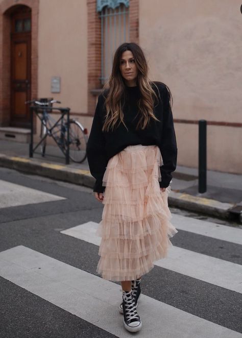 Tule Skirt Outfit Casual Long, Tulle Maxi Skirt Outfit Casual, Tulle Skirt Casual Outfit, Long Pink Tulle Skirt Outfit, Sheer Tulle Skirt Outfit, Tool Skirt Outfit Black, Tulle Long Skirt Outfit, Ruffle Tulle Skirt Outfit, Tan Tulle Skirt Outfits