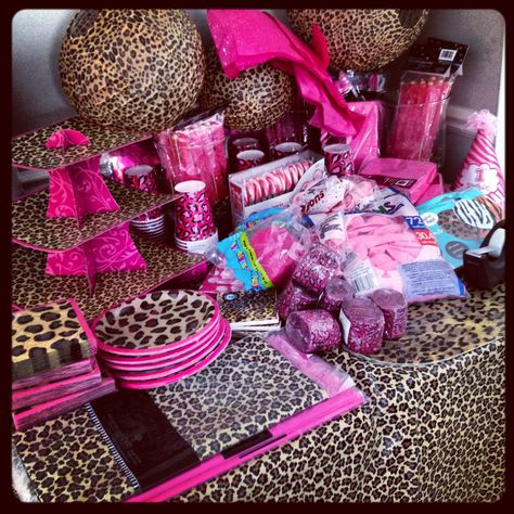 Hot pink and leopard print baby shower - I want to know where to find all this!! Pink Leopard Print Birthday Party, Pink And Cheetah Party, Pink Cheetah Print Birthday Party Ideas, Mcbling Party Decor, Trashy Y2k Birthday, Leopard Theme Birthday Party, Cheetah Print Baby Shower Ideas, Leopard Print Party Theme, Leopard Print Birthday Party Ideas